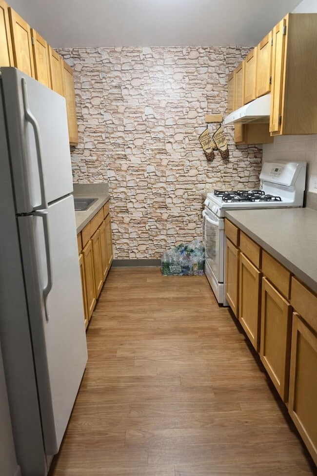 Building Photo - 2026 Westchester Ave Unit 2Y