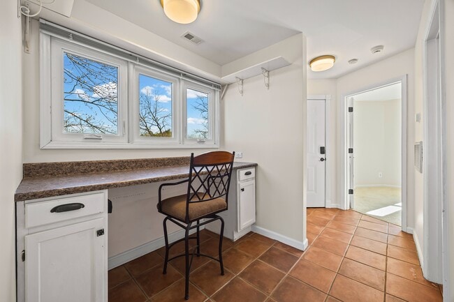 Photo - 372 Northwest Dr