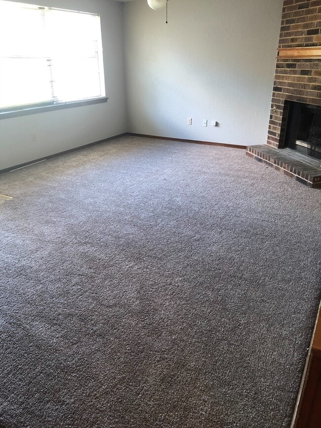 Photo - Updated home near I-44, Amazon, Will Roger...