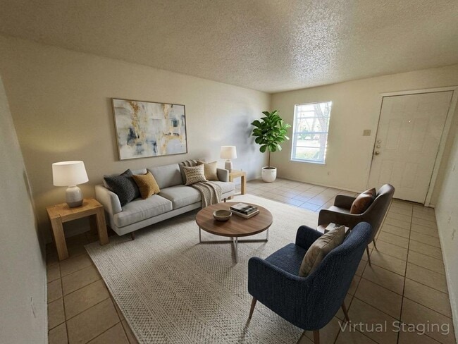 Building Photo - 2010 Cedarhill Dr