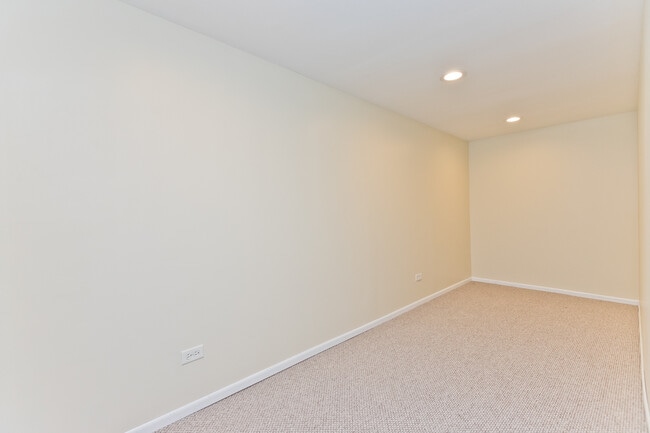 Photo - 588 W Hawthorn Pl