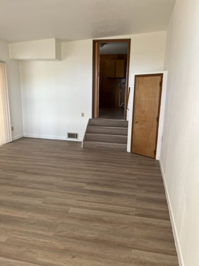 Photo - Centrally Located 2 Bed With Washer/Dryer Hookups