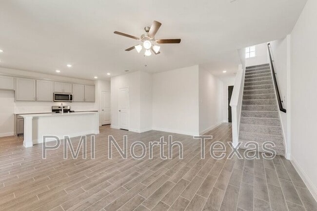 Photo - 717 Amenduni Ln