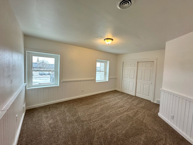 Building Photo - 155 E Wisconsin Ave Unit D