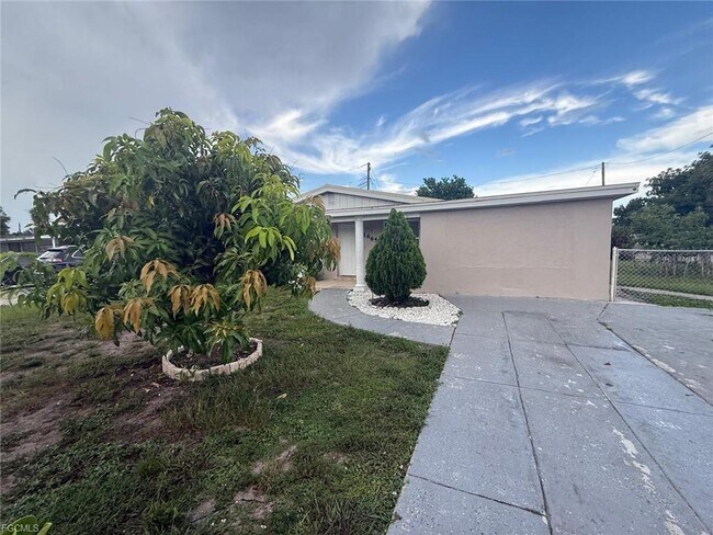 Photo - 1665 Henderson Ave