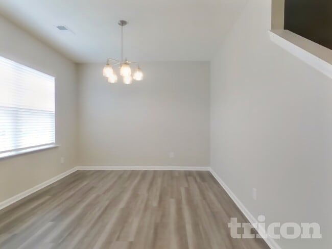 129 Verona Dr NW