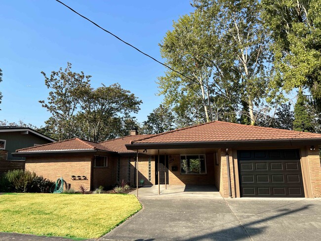 Exterior - 4501 47th Ave S Casa