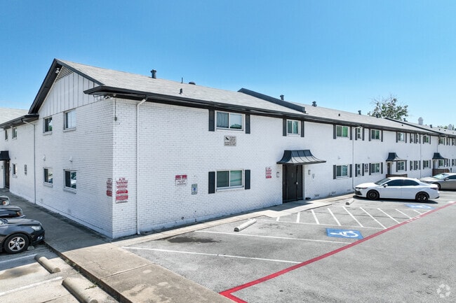 Alternar - Travis Gardens