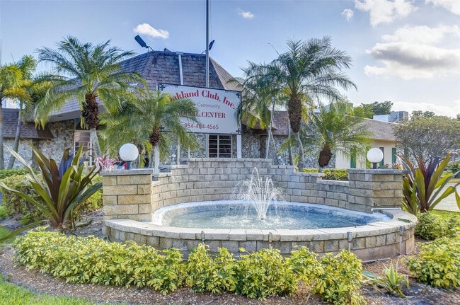 Building Photo - 4050 NW 42nd Ave Unit 312