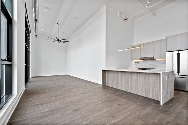 Photo - 728 Waukegan Rd