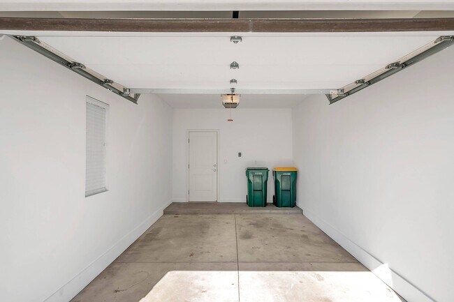Garage - Centerra Pointe