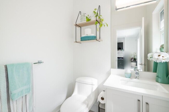 Photo - 6188-141 141 St