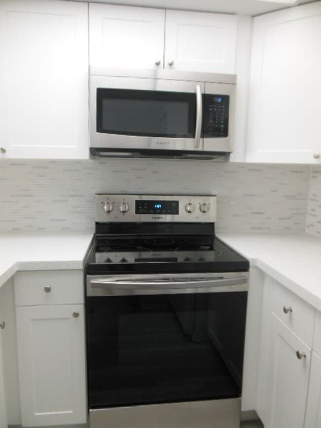 Building Photo - ONE BEDROOM ONE BATHROOM! WATERFRONT COMMUNITY! Unit 13