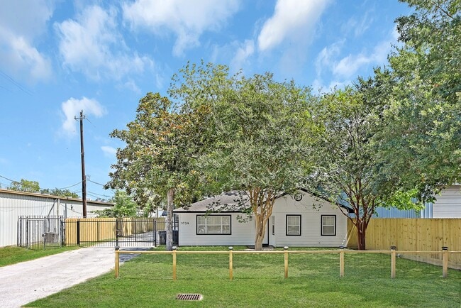 Photo - 1724 Elmview Dr