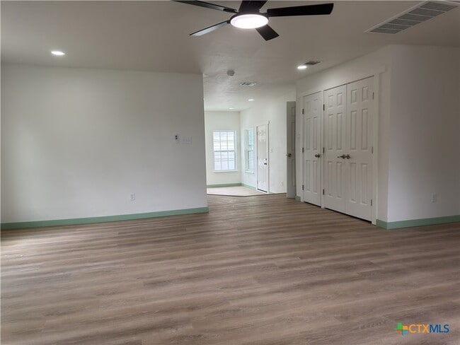 Photo - 1702 E Heritage Ave