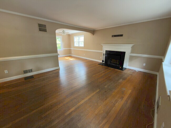 Living Room with Gas Fireplace - 2001 Glebe N Rd