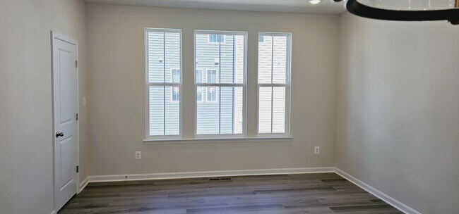 Photo - 2556 Hopton Ln