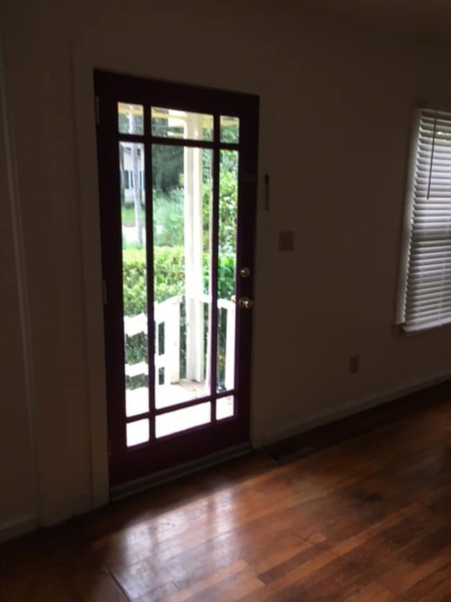 Photo - Adorable 3bdrm 1 bath bungalow in central midtown location, "Circle Beautiful" subdivision.