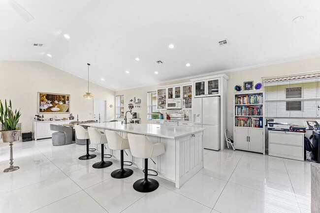 104 Hidden Hollow Dr