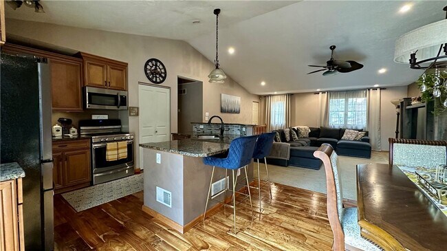 Photo - 6949 Shannon Rd