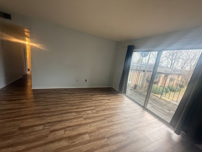 Photo - Right Around the Corner, Near Everywhere You Want to Be Unidad #5