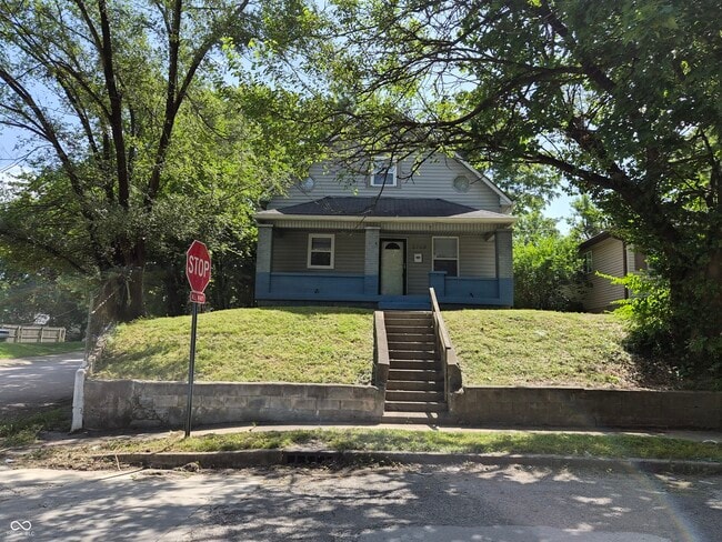 Photo - 2755 N Dearborn St
