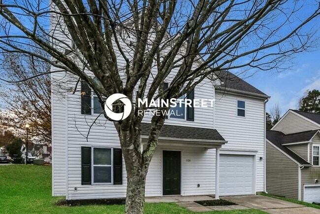 Photo - 3 Bedroom Pet-Friendly Home in Charlotte, NC with Main Street Renewal