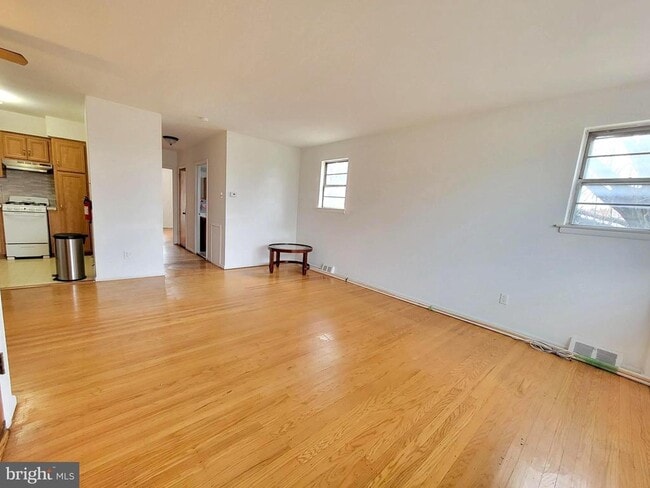 Photo - 628 W Providence Rd