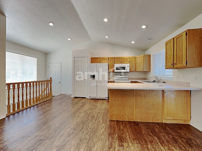 Photo - 1979 Airport Dr