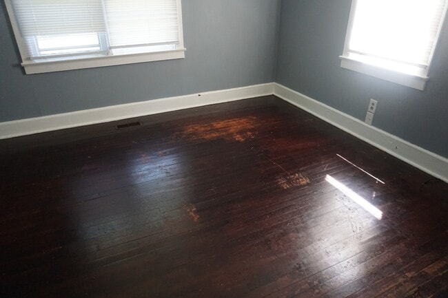 Photo - 215 Evans St