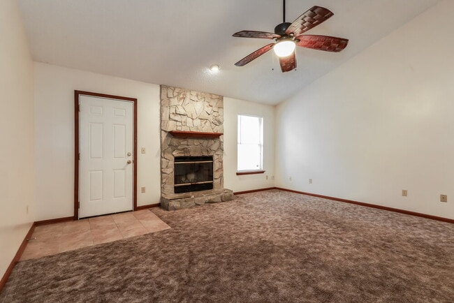 Photo - 2115 Center Way