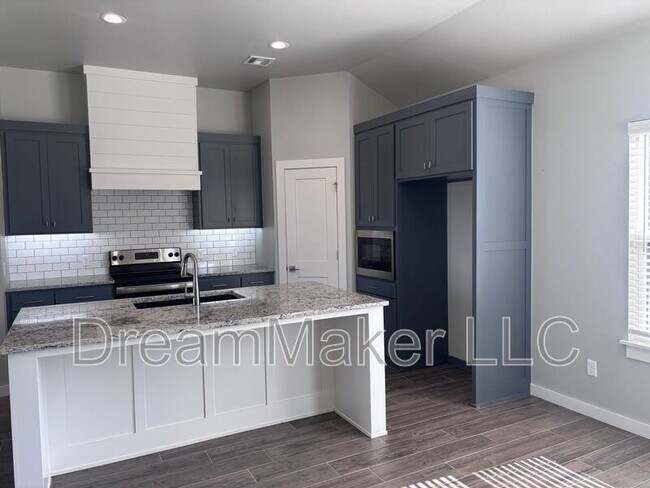1016 Apple Blossom Wy