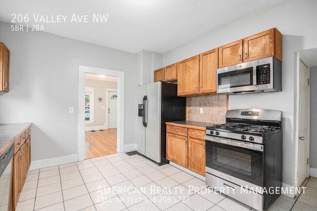 Photo - 206 Valley Ave NW