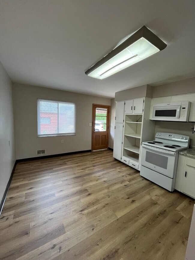 Photo - 2924-2926 Mt Holyoke Road Unit 2924 Mt Holyoke Road