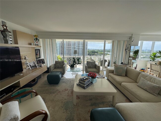 Photo - 10205 Collins Ave Unidad 701 Rental