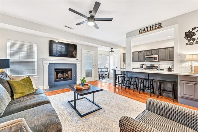 Photo - 701 SW Maidstone Ave