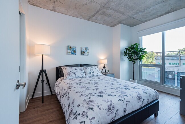 Photo - 1635 Rue St-Hubert Unit ID1261782P