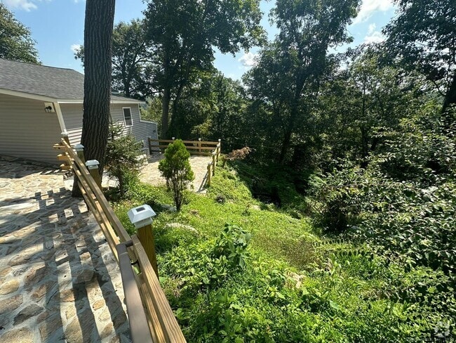 Building Photo - 22 Hemlock Trail Rental