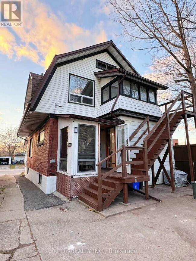 Photo - 4750 St Lawrence Ave Unit Main