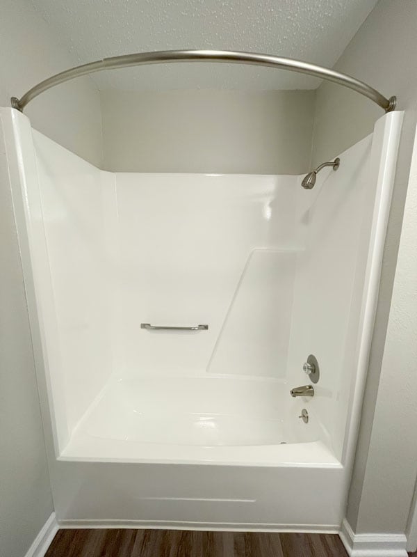 Sommerset-Remodeled-Apt-Bathroom2_web.jpg - Sommerset Apartments