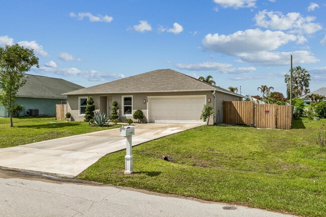 Photo - 766 SE Academy Ln