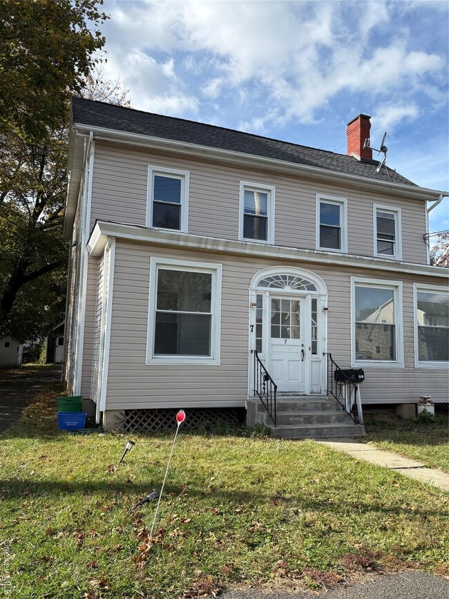 Building Photo - 7 Hudson Ave Unit 2