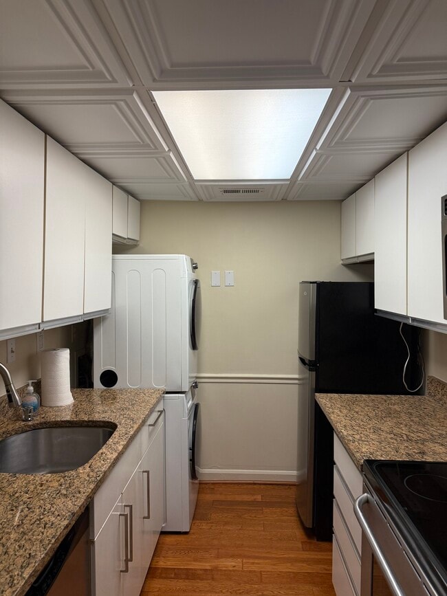 Photo - 4607 1/2 MacArthur Blvd NW Unidad #A