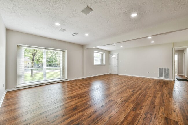 Building Photo - 304 Bellmar Ln Rental