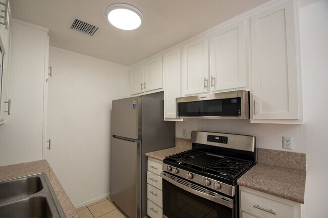 Photo - 5617 Woodman Ave Unit 102