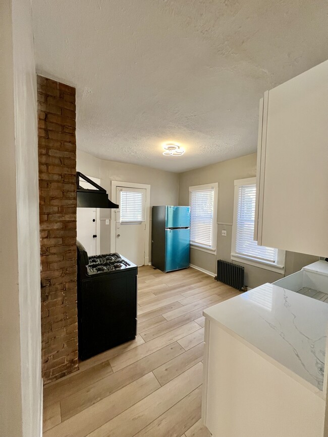 Photo - 1272 Fry Ave Unidad Down