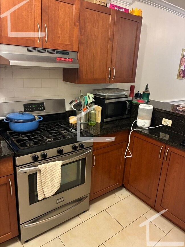Photo - Nicely renovated 1 bed unit near the Green Line