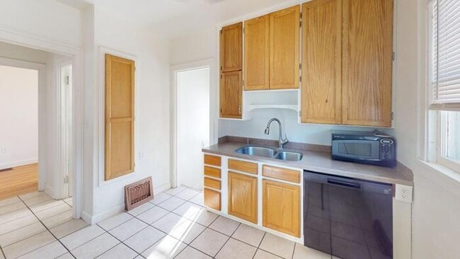 Photo - 411 W Bowen Ave