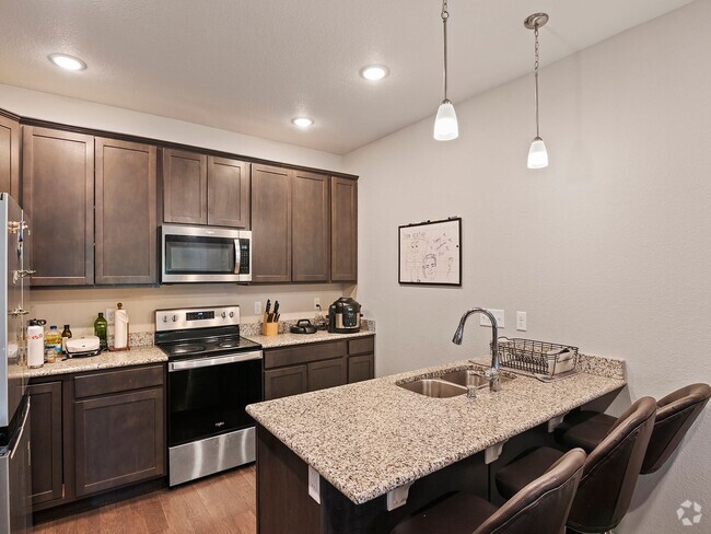 Building Photo - Beautiful 3 Bed, 3 1/2 Bath Townhome in We...