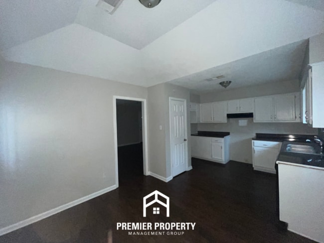 Photo - 6988 Dokkum Cove